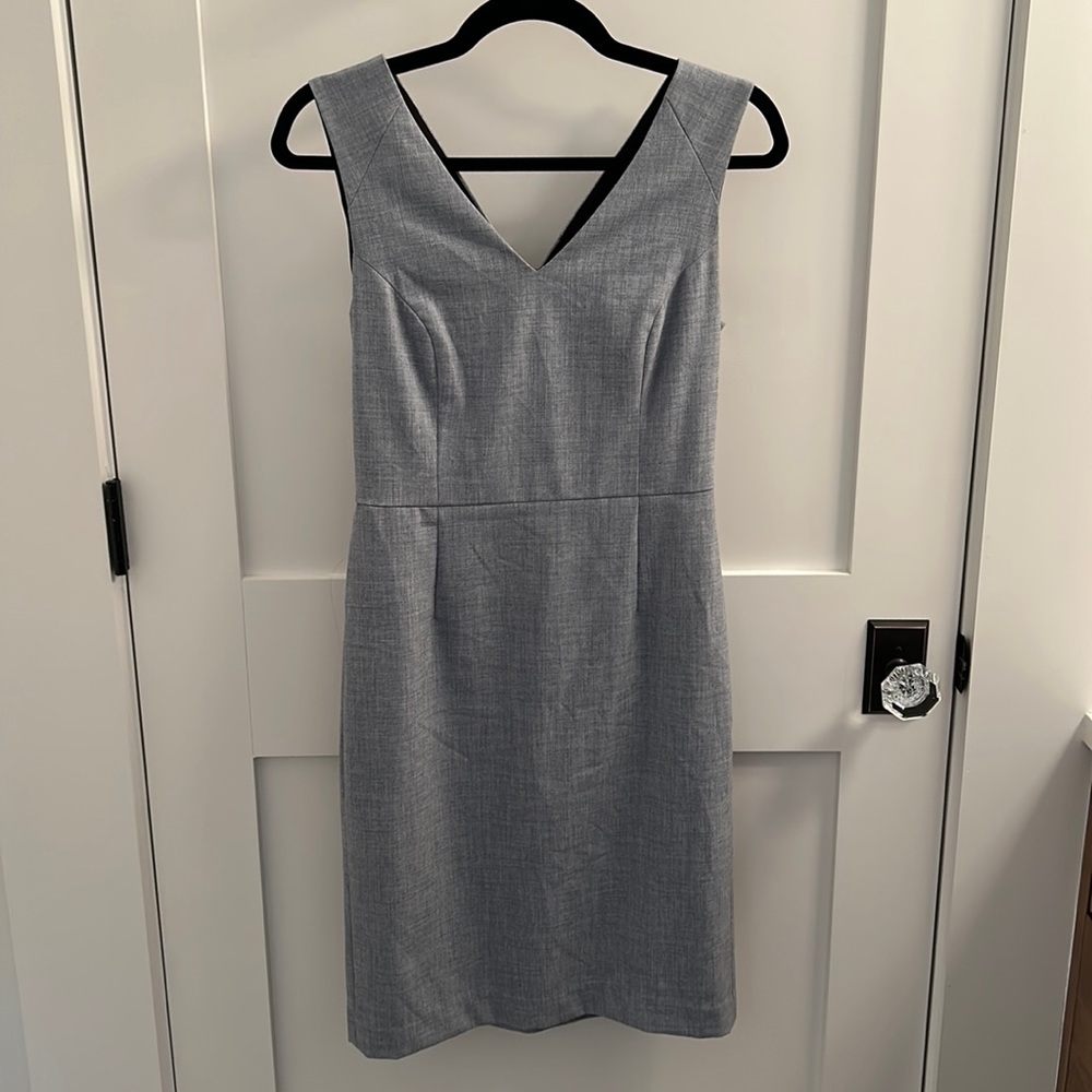 Banana Republic sleeveless v neck dress